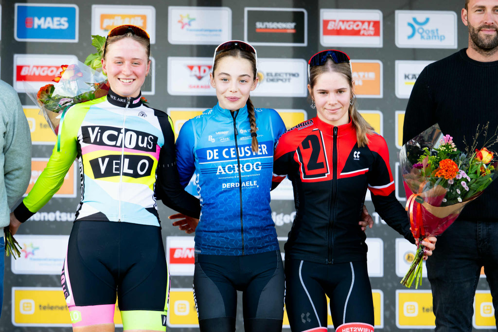 SP Ruddervoorde 25 credit TFoto podium junioren dames.jpg (241 KB)