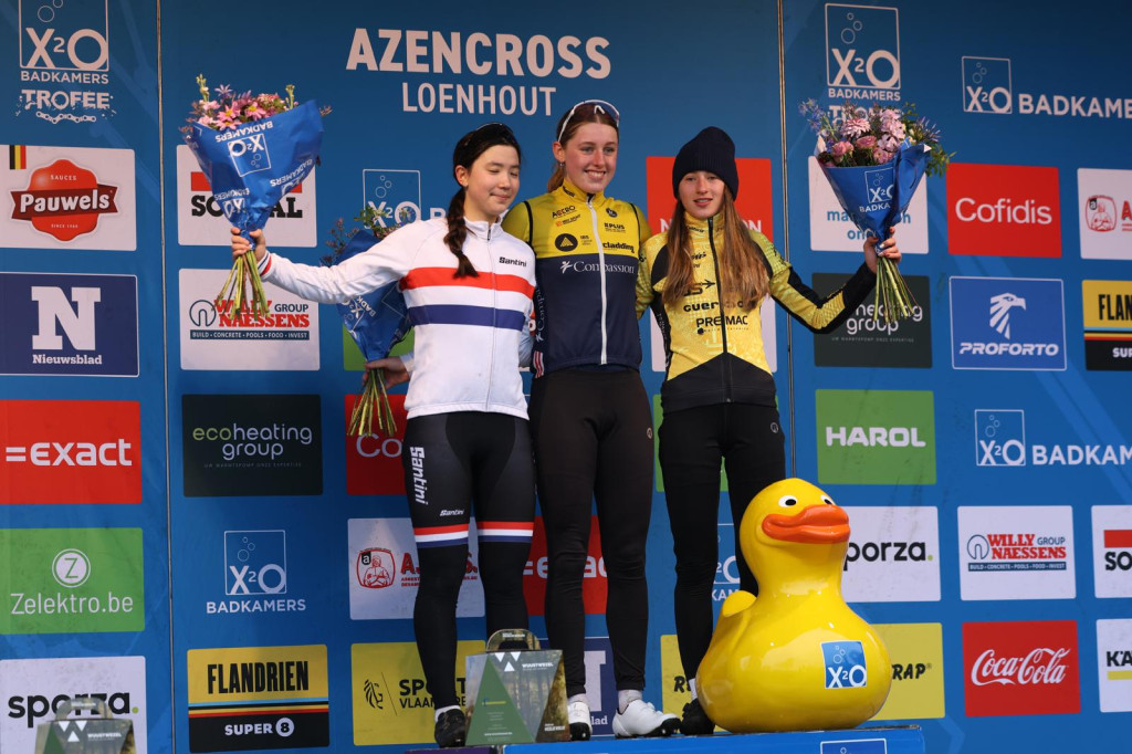 Azencross 26 credit Bram podium junioren dames.jpeg (219 KB)