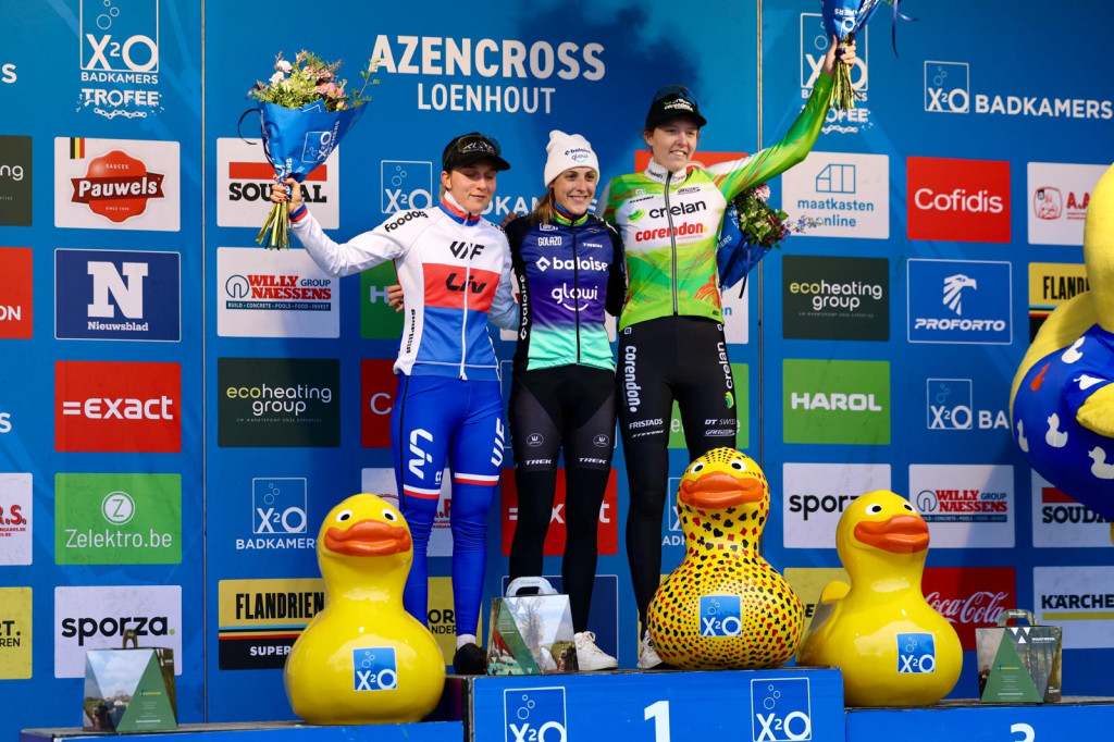 Azencross credit Bram podium dames.jpeg (260 KB)