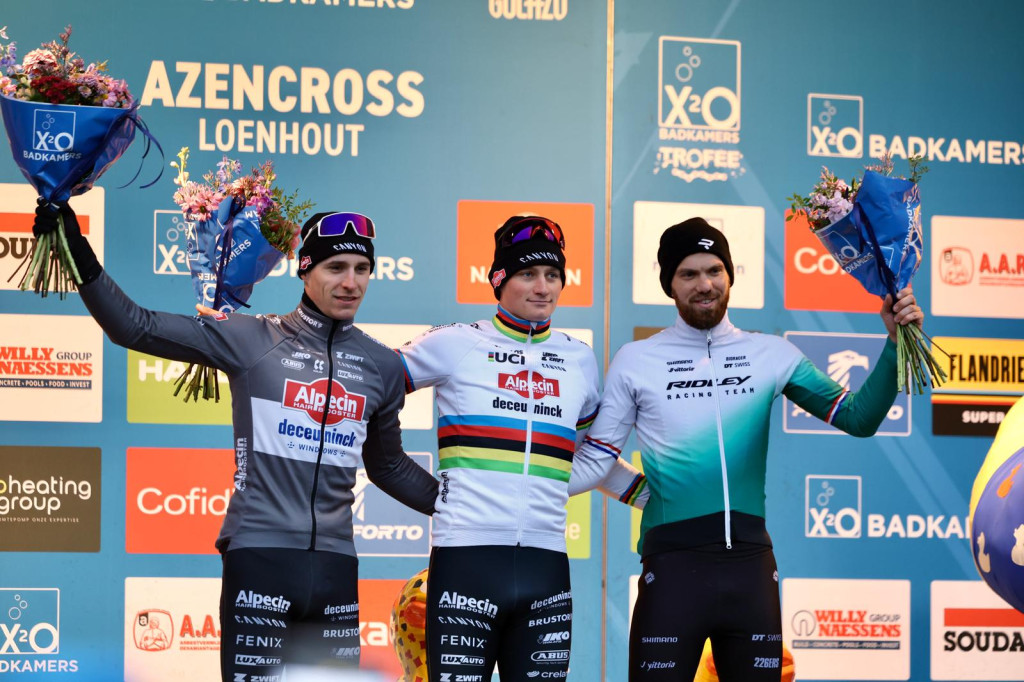 Azencross credit Bram podium heren.jpeg (221 KB)