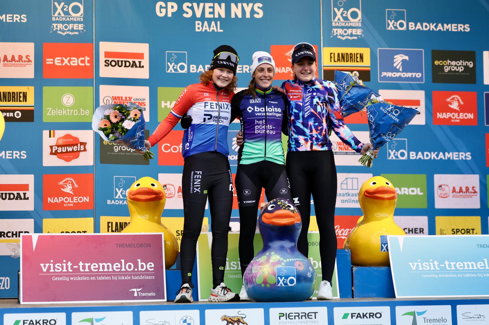 Baal 26 credit Bram podium dames.jpeg (247 KB)