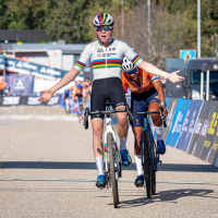 Drie op een rij op EK veldrijden voor Van Empel