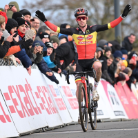 Iserbyt volgt zichzelf op als winnaar van Urban Cross Kortrijk