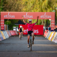 Canadese Nico Knoll wint Scheldecross bij de meisjes juniores, Sanne Laurijsen derde