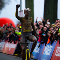 Daags na Gullegem wint Van Aert ook in Dendermonde