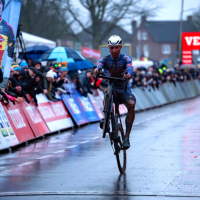 Ook Vandeputte flikt het in Hulst met lange solo