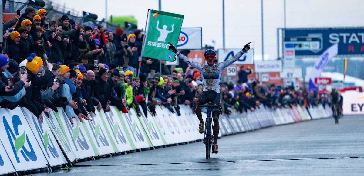 Thibau Nys is Belgisch kampioen veldrijden bij elite heren