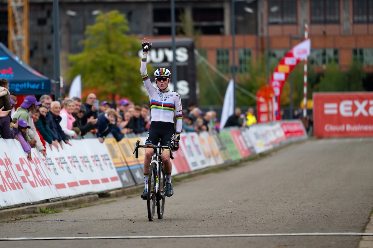 Meteen prijs voor de wereldkampioene