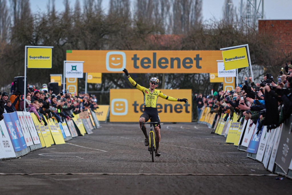 Wout van Aert heeft de zege te pakken in Gullegem