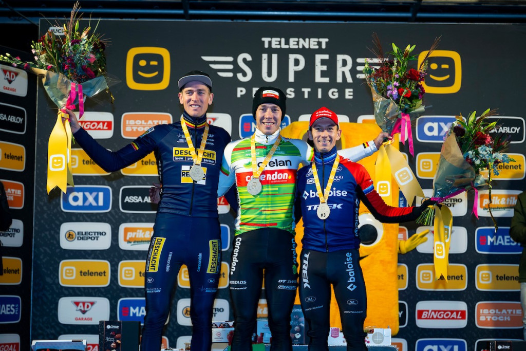 MER_1544_1 podium heren.jpg (257 KB)