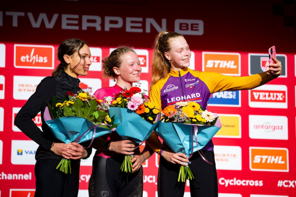 ANT_2360 podium dames junioren.jpg (208 KB)