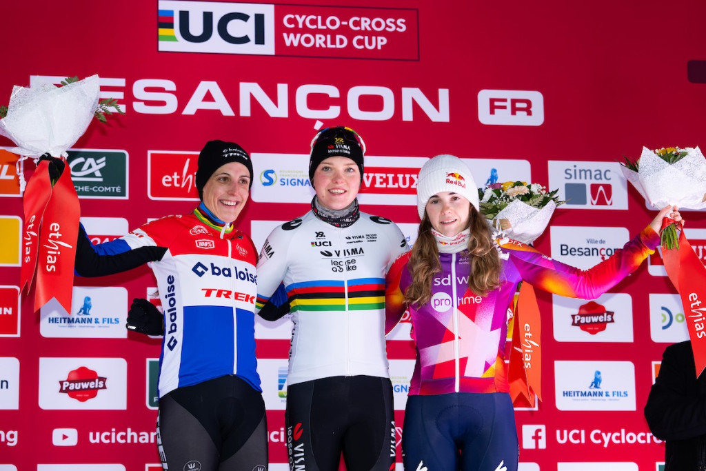 BES_1167 podium dames.jpg (211 KB)