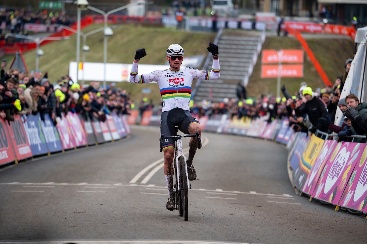 Van der Poel ook dominant in Hoogerheide