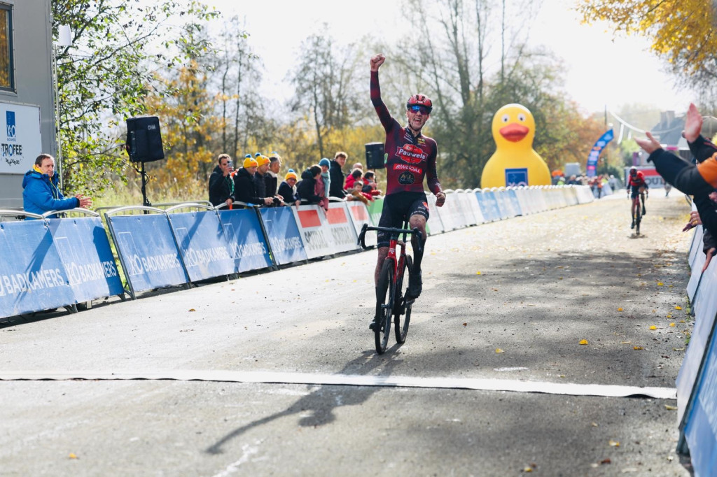 Yordi Corsus wint spannende Flandriencross bij beloften